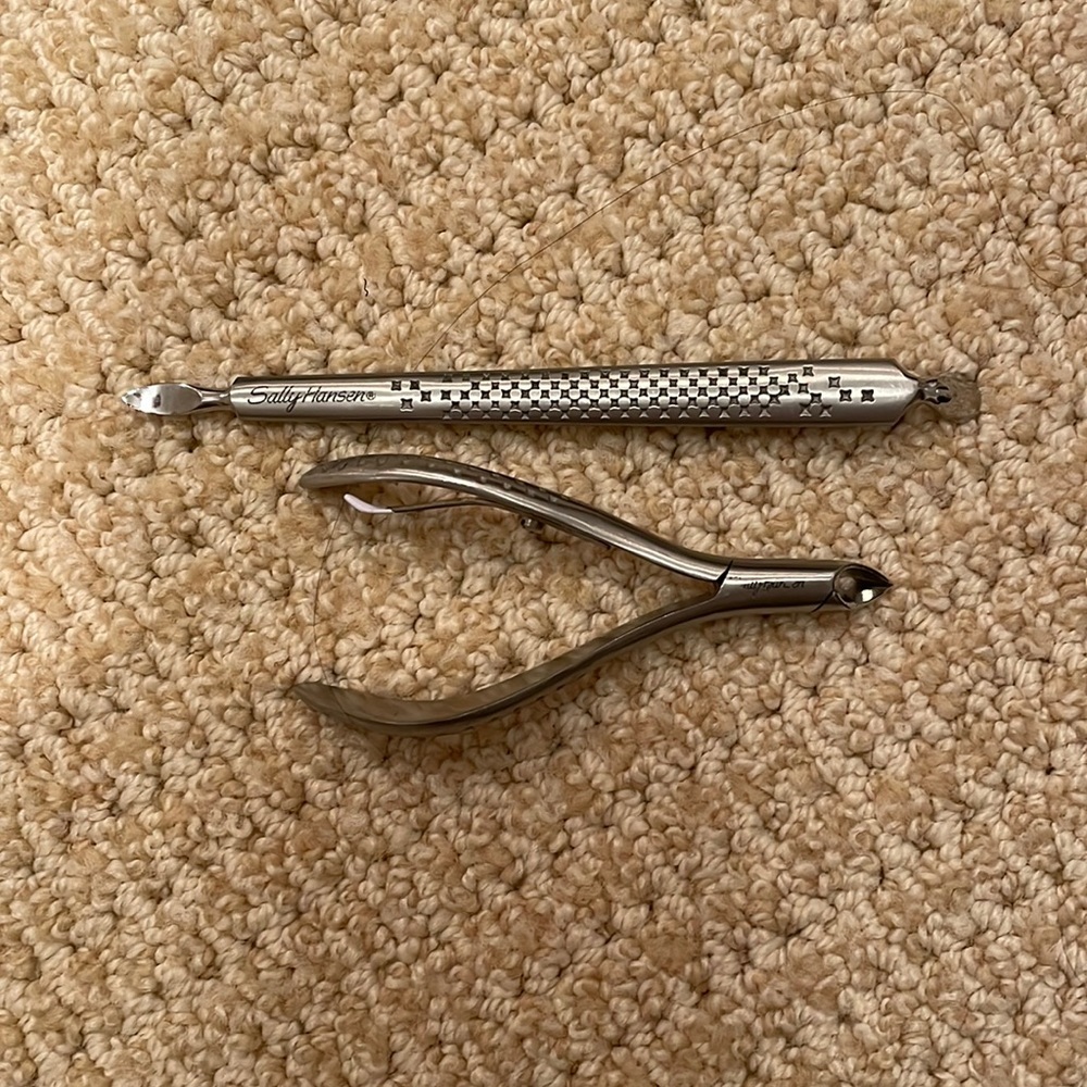 Sally Hansen cuticle pusher + nipper